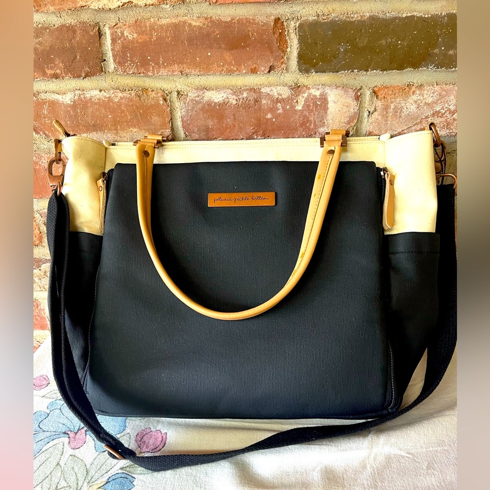Petunia Pickle Bottom City Carry All Shoulder Bag